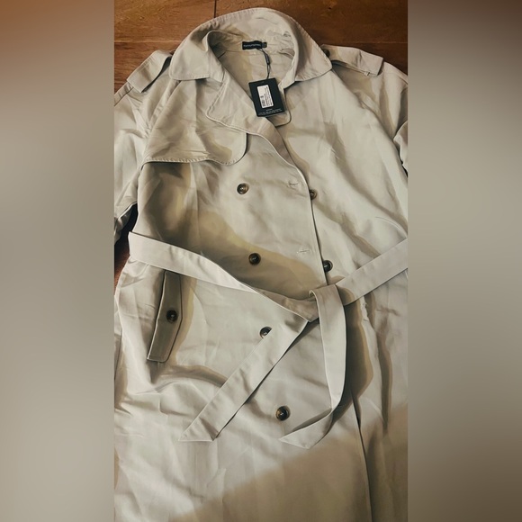 PrettyLittleThing Beige Belted Trench Coat | NWT | Size L - Picture 5 of 6